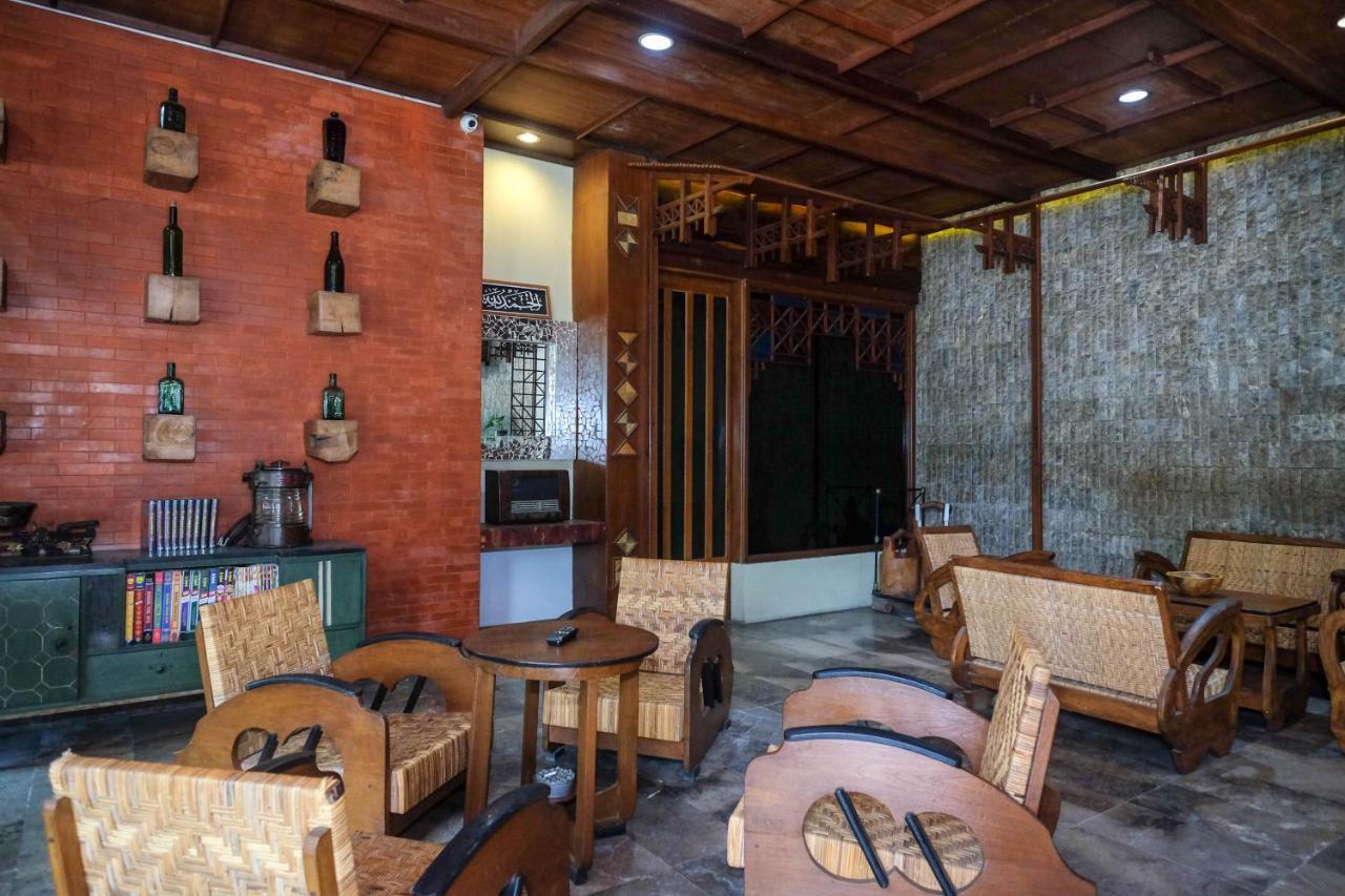 Urbanview Hotel Syariah Wisnugraha By Reddoorz Yogyakarta Exterior photo