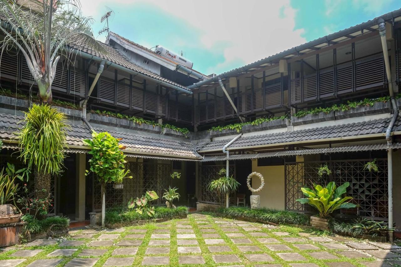 Urbanview Hotel Syariah Wisnugraha By Reddoorz Yogyakarta Exterior photo