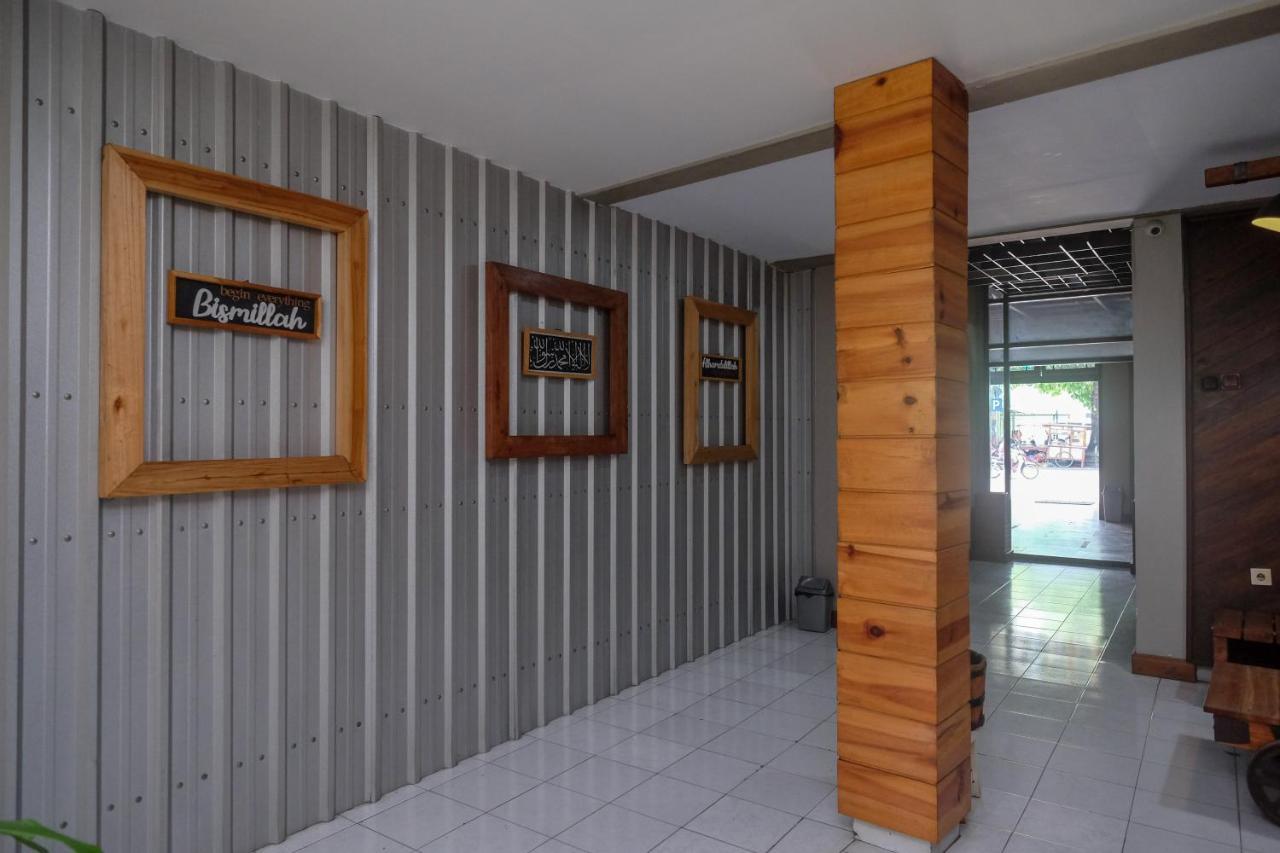 Urbanview Hotel Syariah Wisnugraha By Reddoorz Yogyakarta Exterior photo